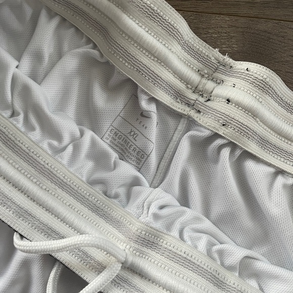 Nike Men's White and Black basketball Shorts - Picture 2 of 2